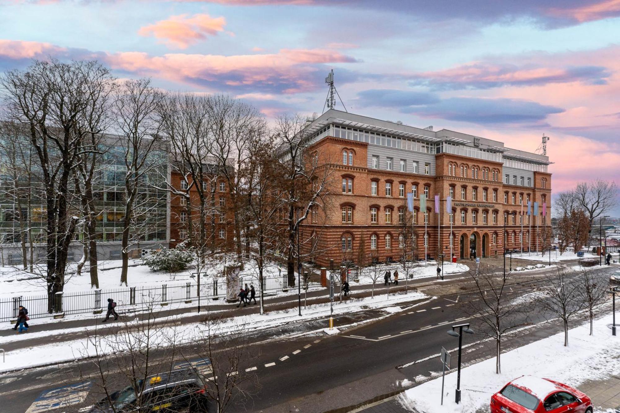 Modern Ii With Free Underground Parking Apartment Krakau